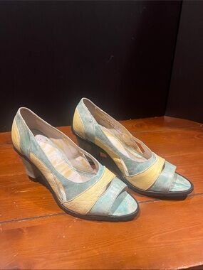 Eric Michael Mint and Pale Yellow Two-Tone Peep-Toe Heels